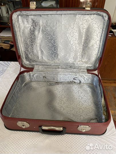 Чемодан красный винтажный, СССР
