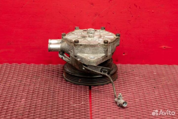 Помпа водяная Toyota Land Cruiser 200 1VD 2012