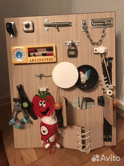 Бизиборд (развивающая доска)