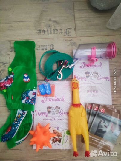 Игрушки,одежда,курица,комбинезон,поилка для собак