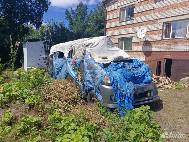 Mazda Bongo Friendee 2.0 AT, 2002, битый, 200 000 км