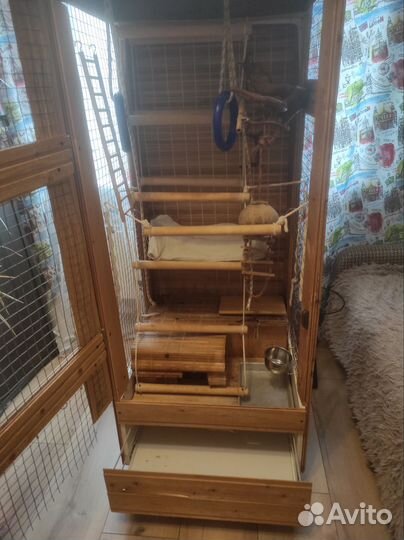 Большая клетка для птиц