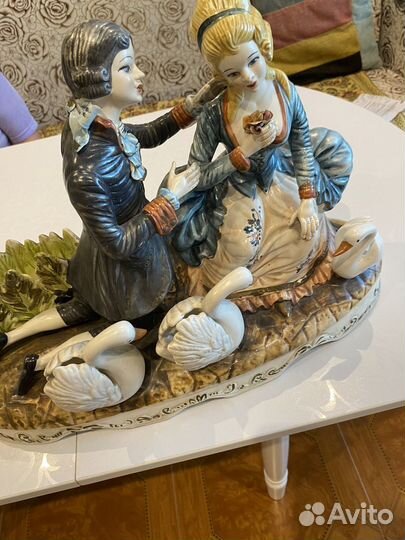 Фарфоровая статуэтка capodimonte