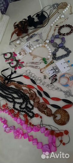 Бусы, серьги, браслеты