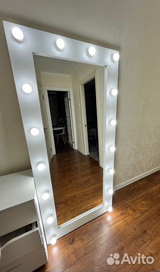 Гримерное зеркало с лампочками светодиодовыми