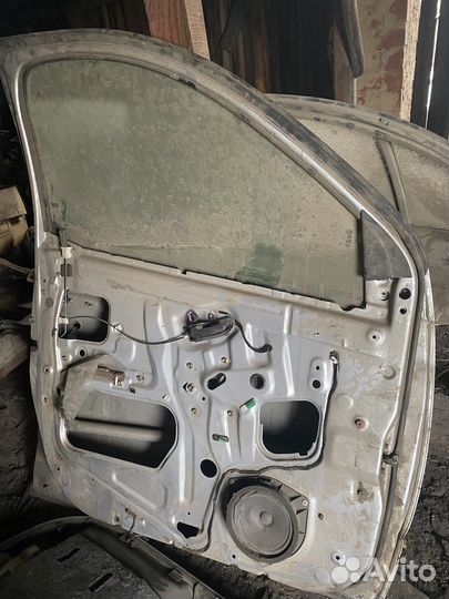 Дверь передняя левая toyota funcargo