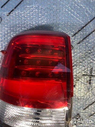 Фонарь левый Toyota Land Cruiser 200 2015