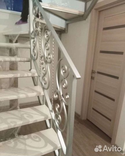 Лестница на металлокаркасе