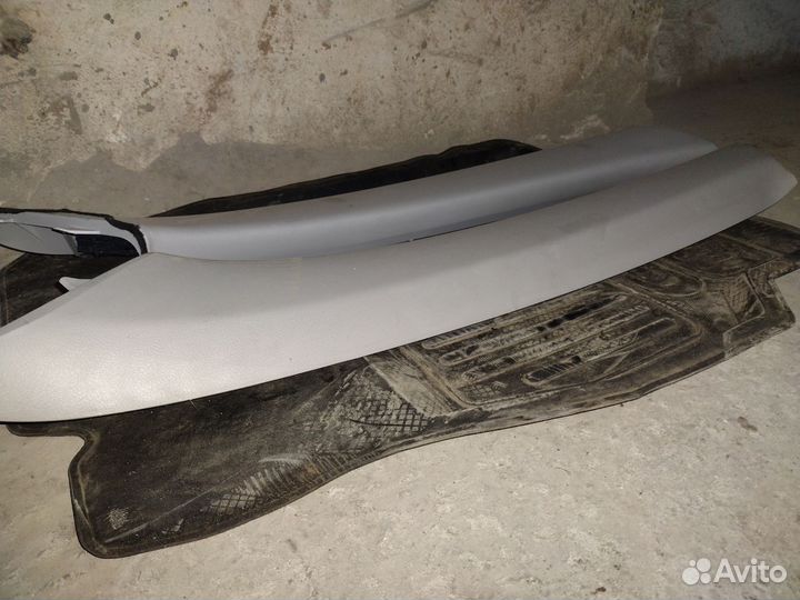 Накладки на передние стойки Toyota Corolla E150