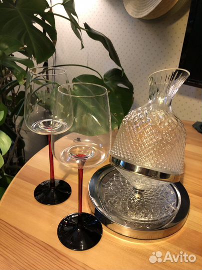 Декантер для вина и 2 бокала в подарочном кейсе