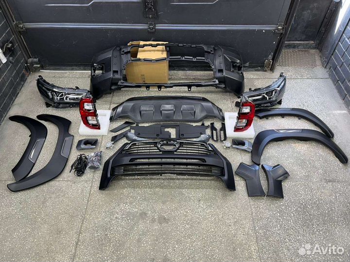 Рестайлинг Toyota Hilux 2020 в Black Onyx