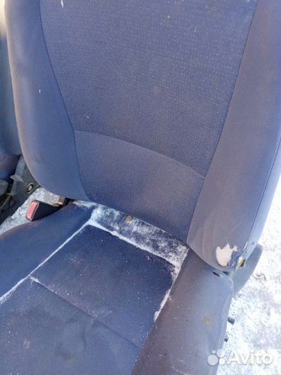 Сиденье переднее Mitsubishi Carisma 4G92 2002