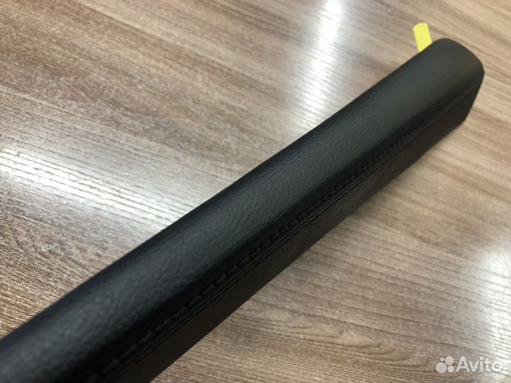 Молдинг подлокотника левый Mazda 3 BM 2013-2019