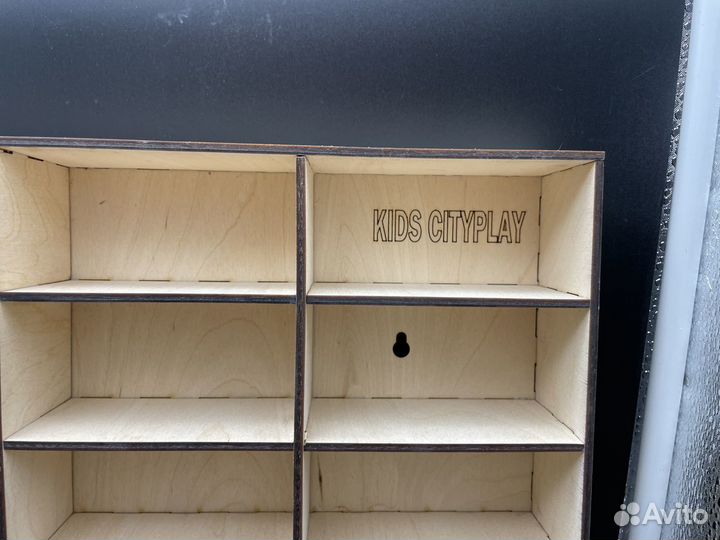 Полка для хранения машинок из дерева