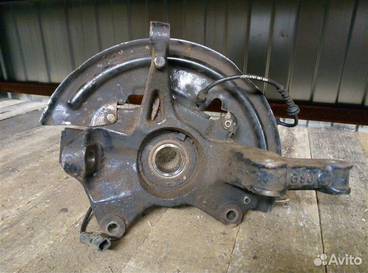 Кулак (цапфа) передний левый Renault Fluence 2013