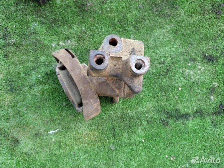 Подушка двс Toyota Toyoace LY61 3L 1992