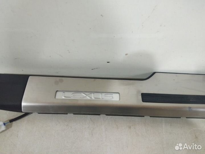 Накладка порога внутренняя передняя правая Lexus