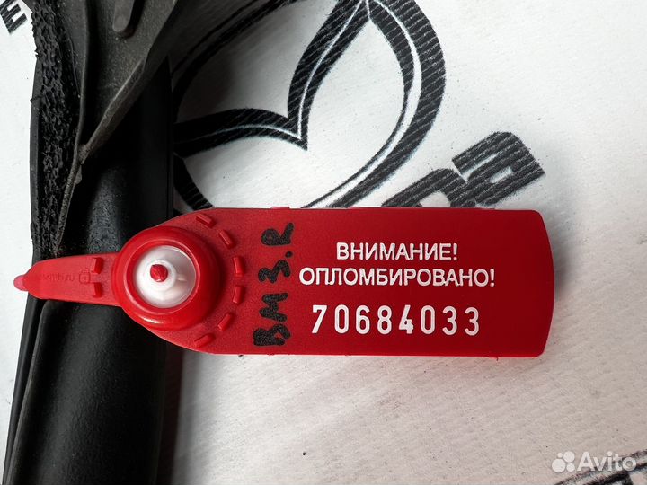 Уплотнитель двери задний Mazda 3 BM(BN) 2013-2019