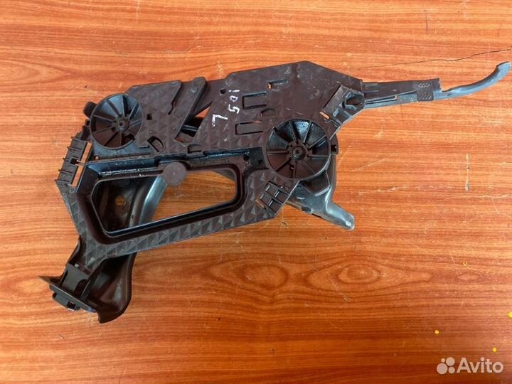 Крепление фары переднее левое Skoda Octavia A5