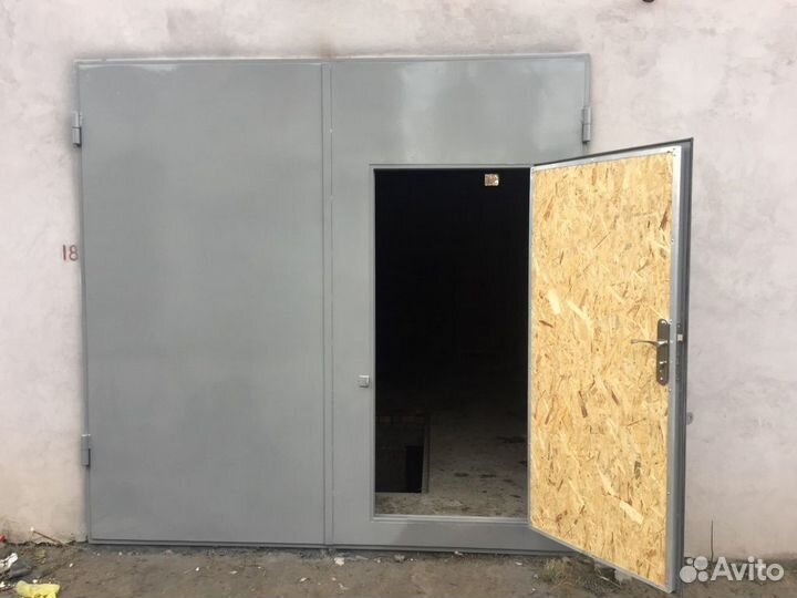 Металлические гаражные ворота с калиткой