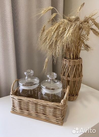 Корзина плетеная с банками для сыпучих