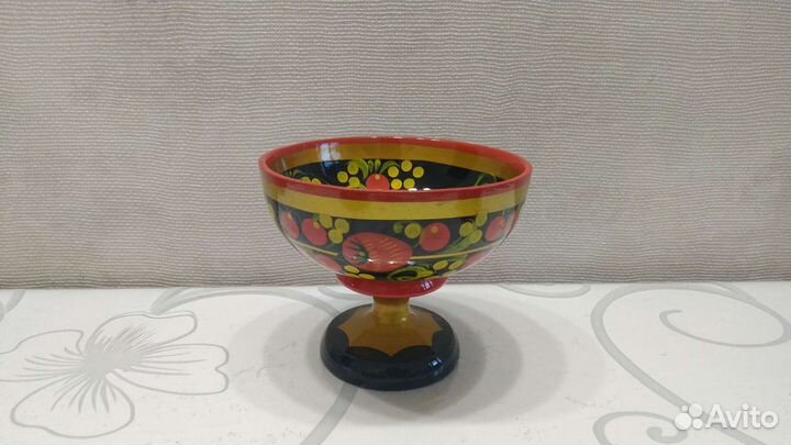 Посуда с росписью Хохлома