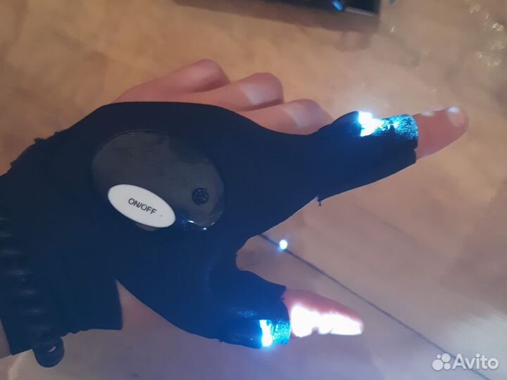 Перчатки с встроиным фанариком