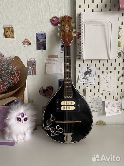 Мандолина со звукоснимателем