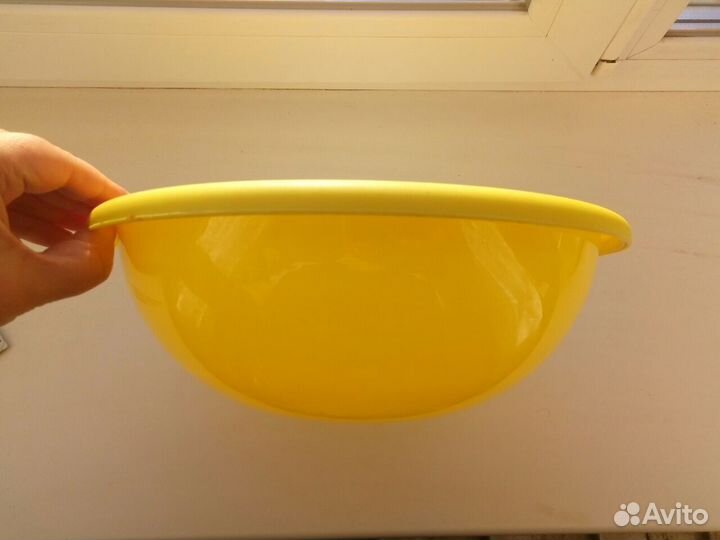 Удобная тарелка с крышкой и ложками. Диам 28 см