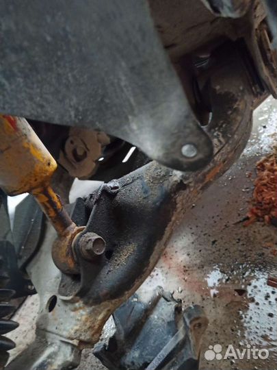 Рычаг передний правый нижний Тойота Хайлюкс 8 1GD