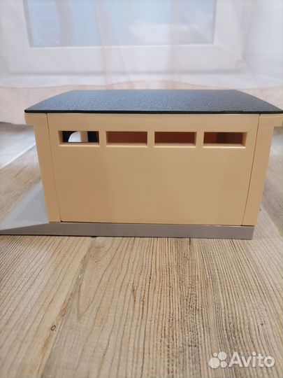 Игрушечный гараж с машинкой