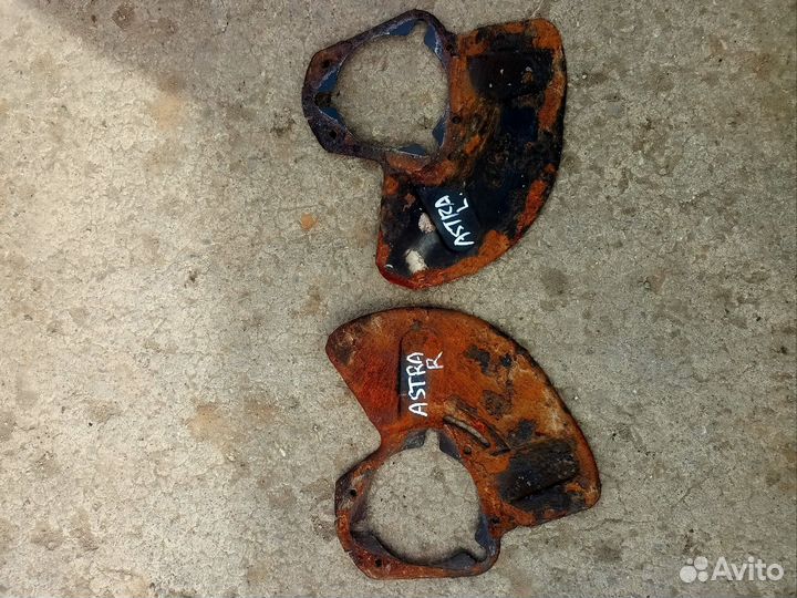 Пыльник тормозного диска передний Opel Astra H