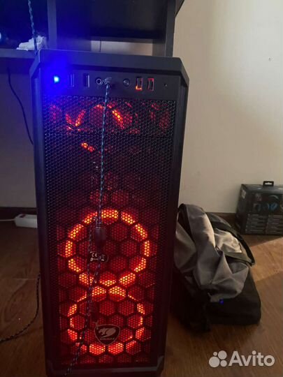 Игровой компьютер с монитором
