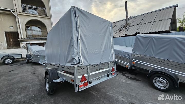 Прицеп 2.6 на 1.35 высоким тентом, подрамником