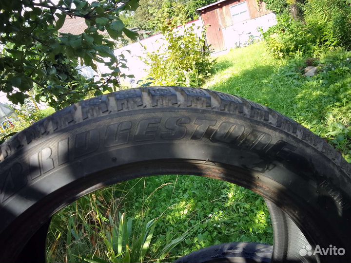 Bridgestone B700 215/50 R17