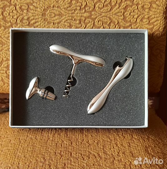 Подарочный набор винных принадлежностей