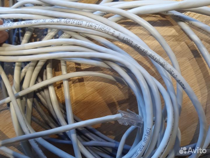 Телевизионный и интернет кабель