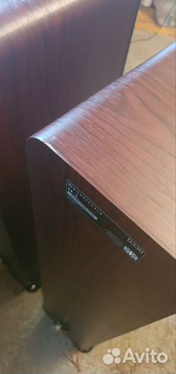 Топовая акустическая колонка Wharfedale D330