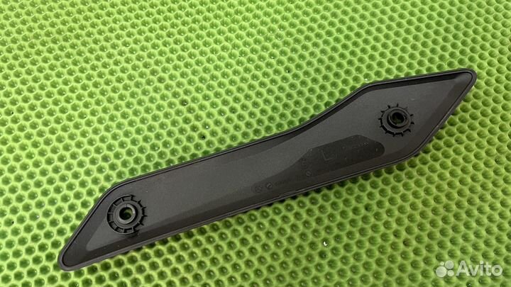 Накладка ветрозащитного щитка Л BMW