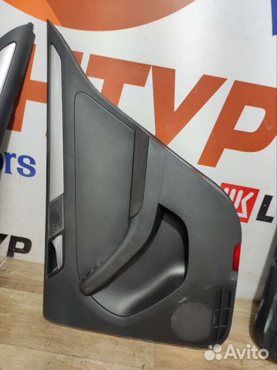 Обшивка двери Volkswagen Jetta VI в сборе