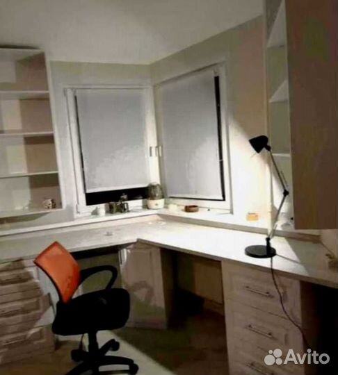 Рабочая зона у окна