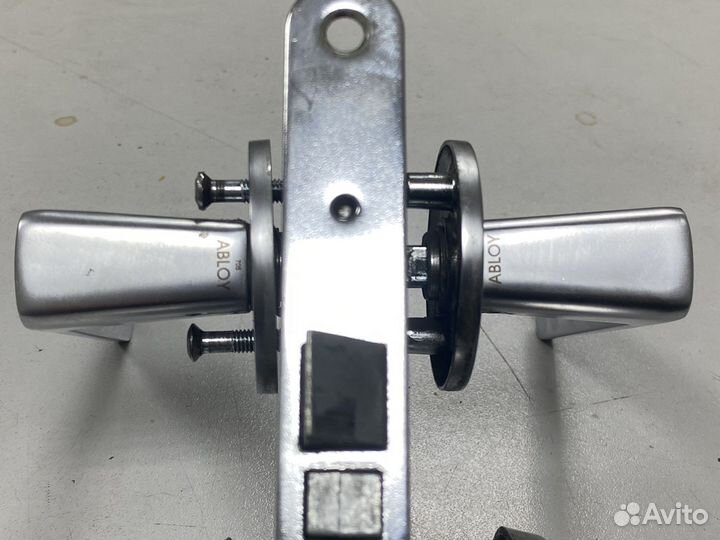 Замок дверной