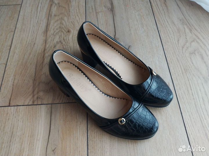 Туфли женские лаковые 37 размер