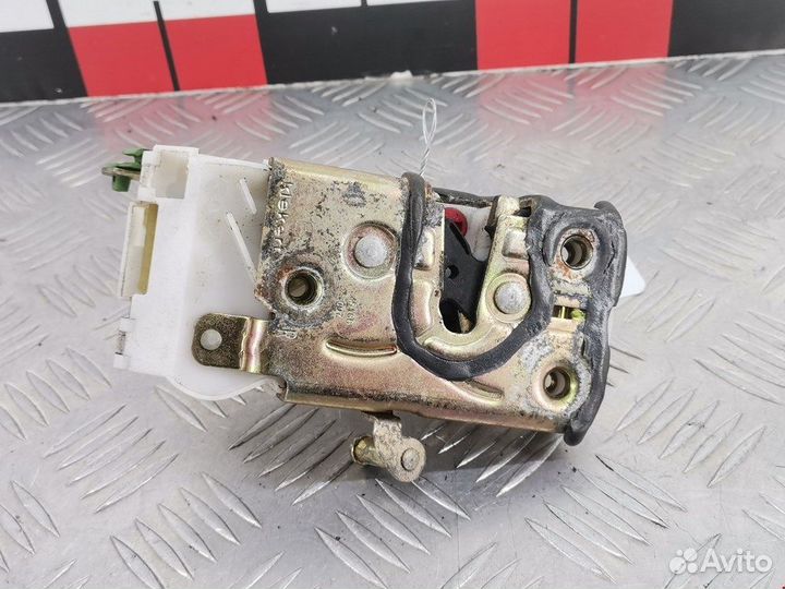 Замок для Toyota Avensis 1 (T220)