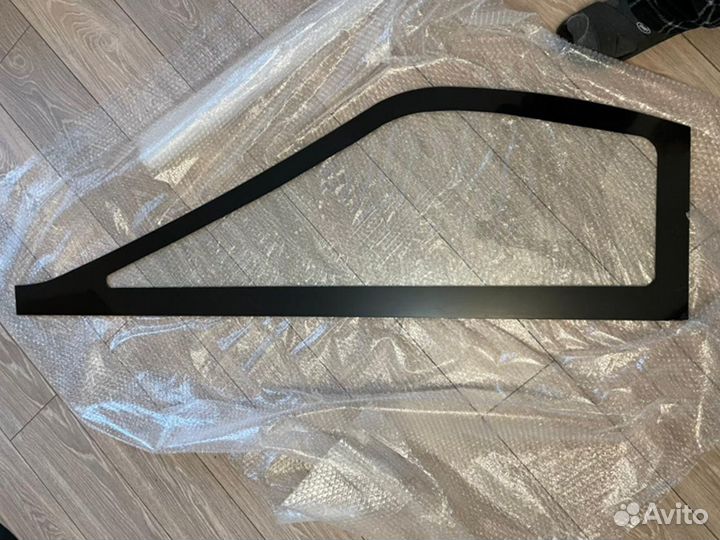 Стекло лобовое нижнее Hitachi