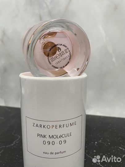 Pink molecule 090.09 Zarkoperfume