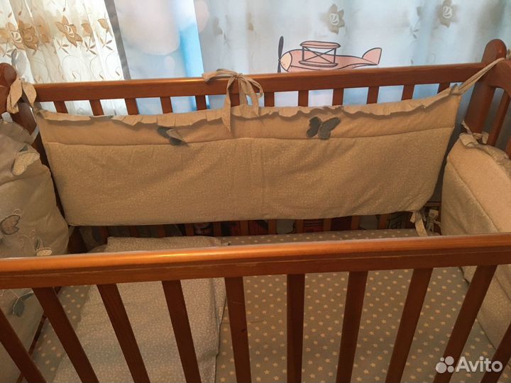 Кроватка детская с маятником