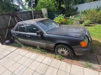 Mercedes-Benz W124 2.3 AT, 1990, битый, 400 000 км, с пробегом, цена 60 000 руб.