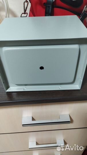 Сейф металлический