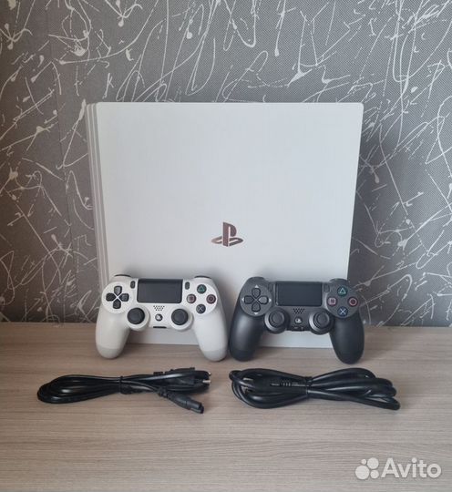 Sony PS4 Pro 1 Tb + 2 геймпада + Много игр